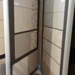 tegels in de showroom stalen