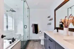 houtlook tegel in de badkamer